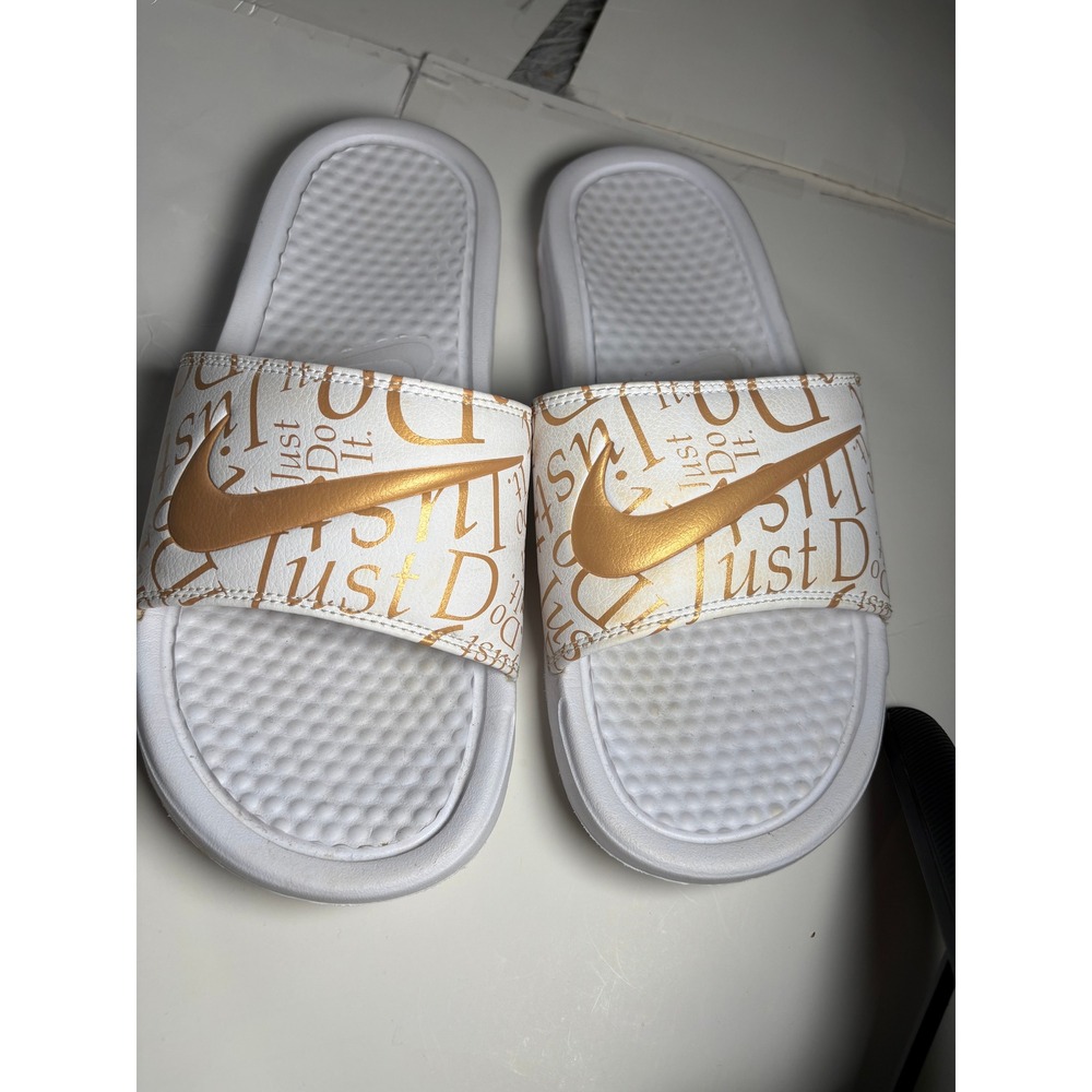 Nike Benassi JDI Slides Womens Size 8 White Gold Just Do It Sandals